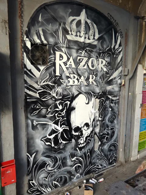 Razor Bar · mural