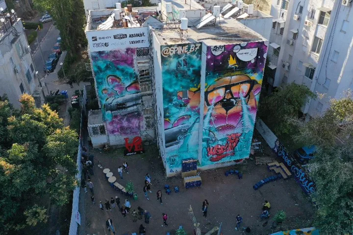 An aerial view of the completed facade and museum courtyard.