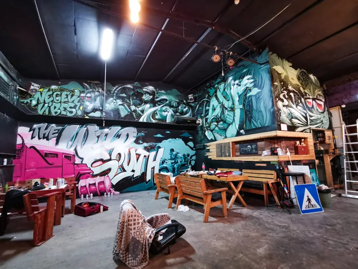 Pub 40 · painted interior