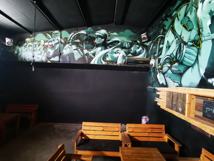 Pub 40 · painted interior · Photograph 2