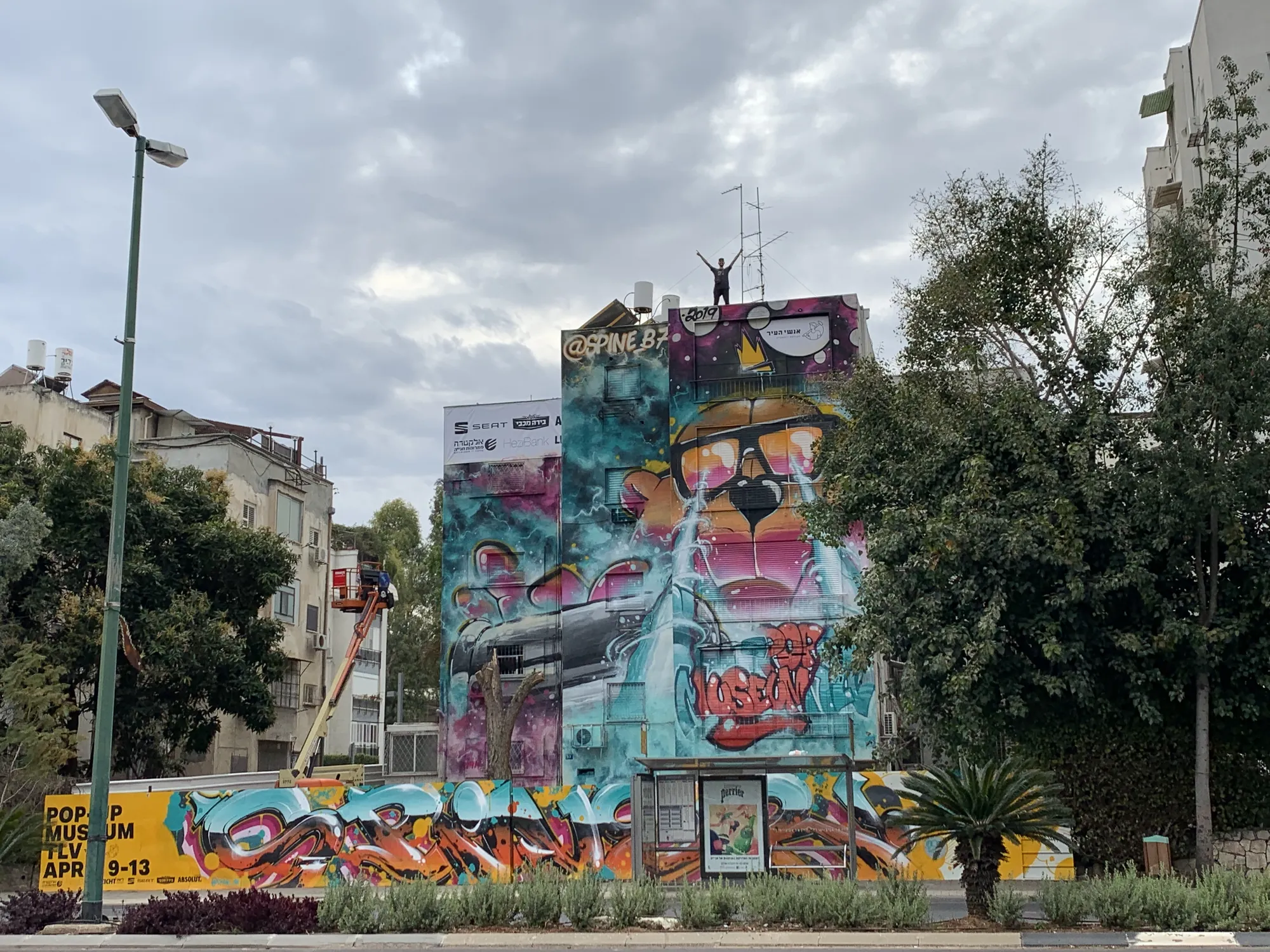 Pop-Up Museum Tel Aviv — four-story building façade, festival public art 2019